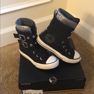 Super stylish girls Converse!